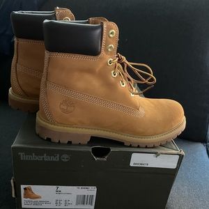 New Timberlands Women’s size 7 Boots